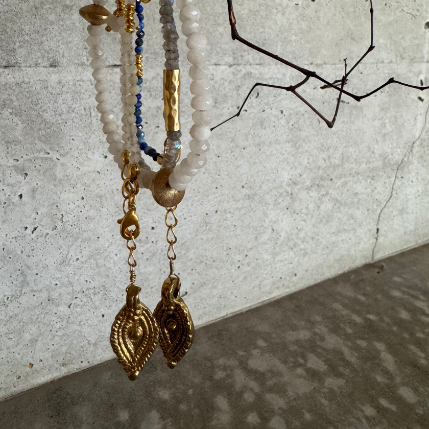 Marie Bracelets in moonstone and lapis lazuli with brass charms